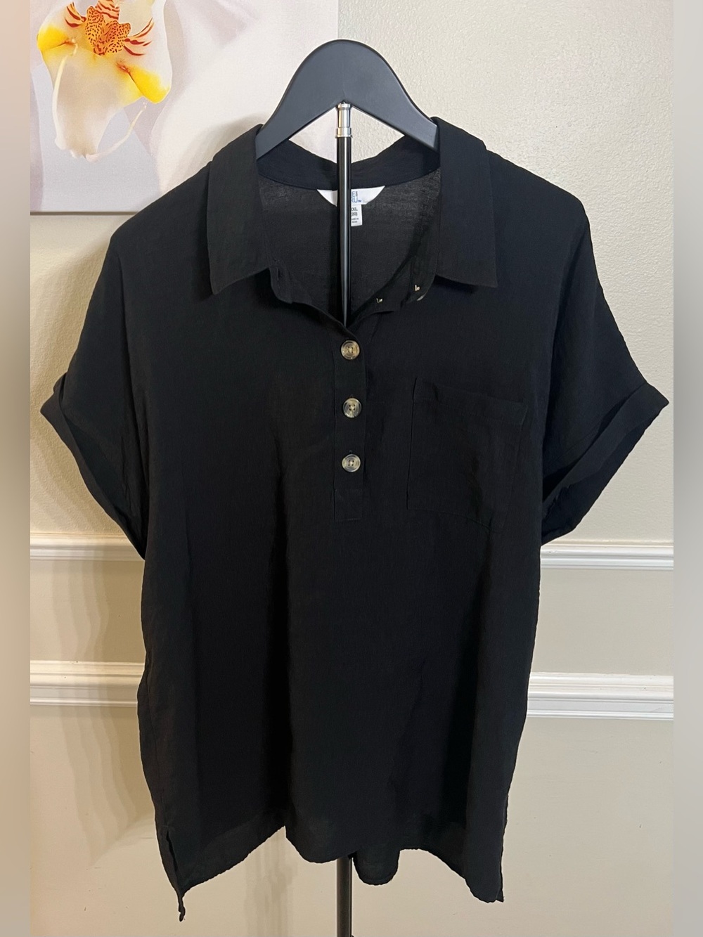 Black Time and Tru Short Sleeve Collared 4 Button Blouse! Size XXL (20).